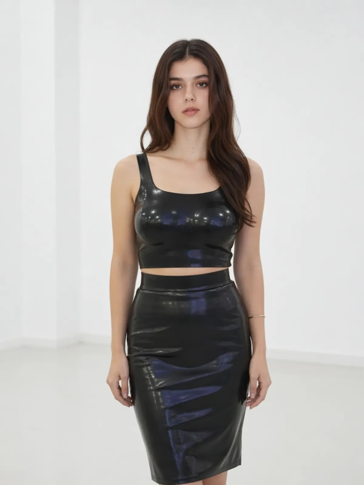 latexelle-second-skin-latex-crop-top-black-01