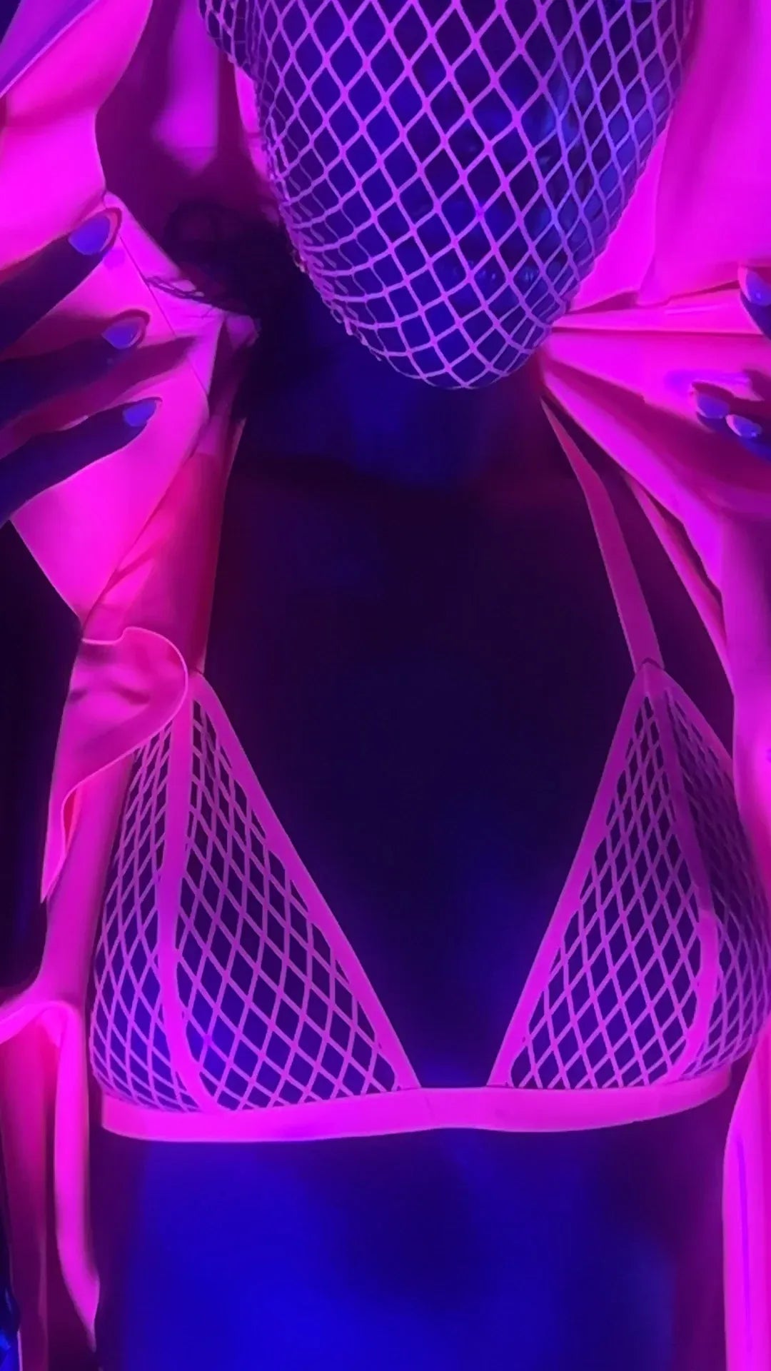 sheer-mesh-halter-bra-sharp-latex-layer-image-08